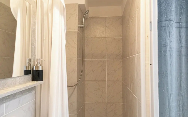 Elegant 3BR Apt Steps from Hauptbahnhof