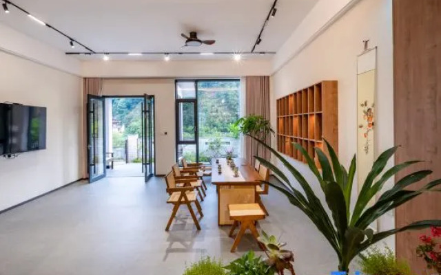 Wuyuan Jiushe B&B
