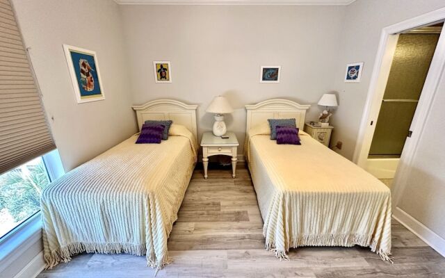 Sea Shell 3 Bedroom Townhouse by RedAwning