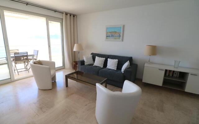 Amazing Sea View 2 Bedroom Front of the Beach 303