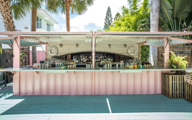 Miami River Inn By Renzzi