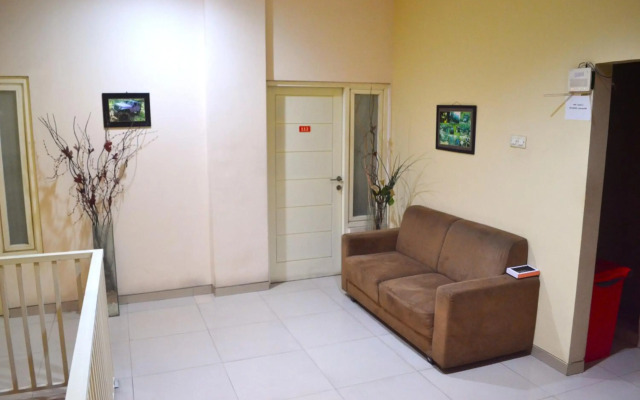 OYO 450 Semampir Residence