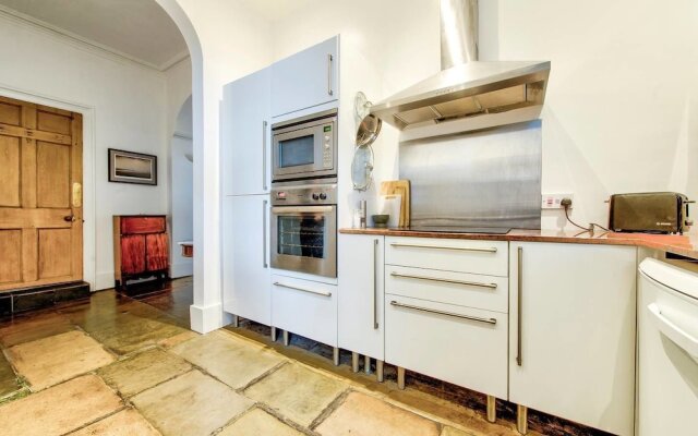 Heart of the City: St Andrew Square 2bed/2bath Apt
