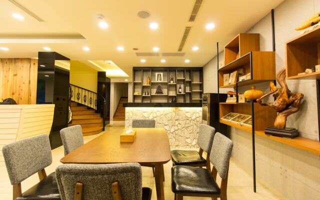 Ruocing Hot Spring Hotel