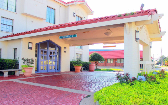 Baymont by Wyndham Tulsa Broken Arrow