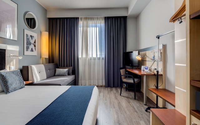 Отель Holiday Inn Bologna Fiera