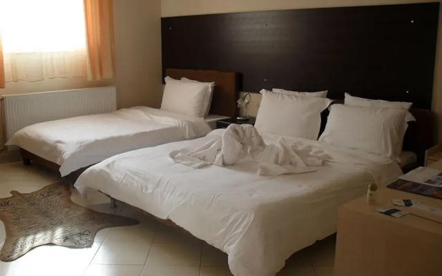 Kyknos De Luxe Suites