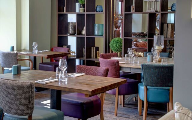 Stonecross Manor Hotel