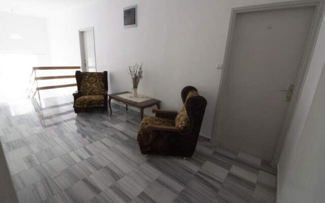 Studios & Rooms Fiesta