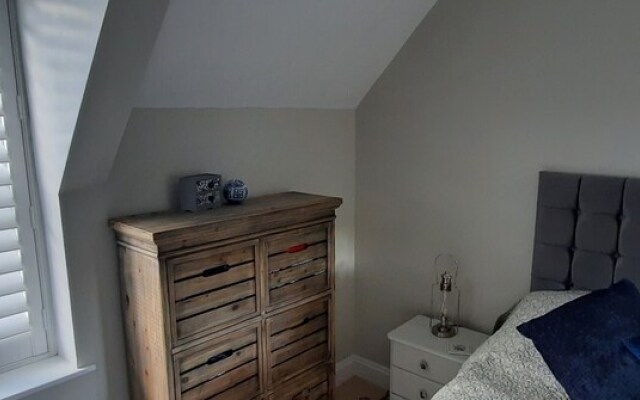 Newly Refurbished 2nd Floor Apartment Lil Nauti