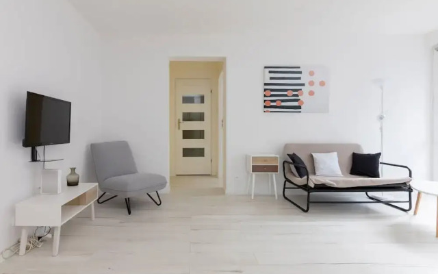 Rondo ONZ Sunny Apartment