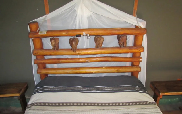 Amanzimlotzi Riverside Bush Camp