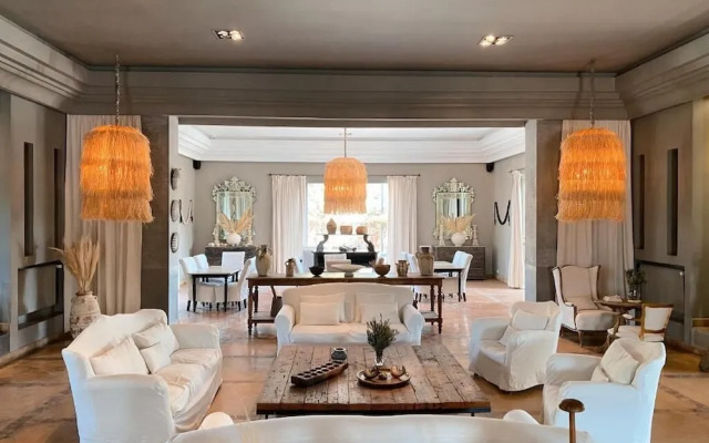 Villa Singulière By Louhou Collection
