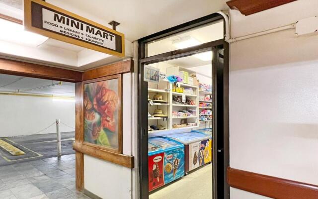 Waikiki Banyan #2608-T2