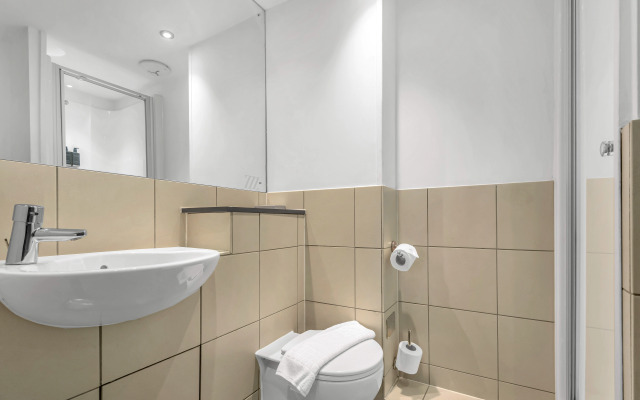 Roomzzz Leeds City West