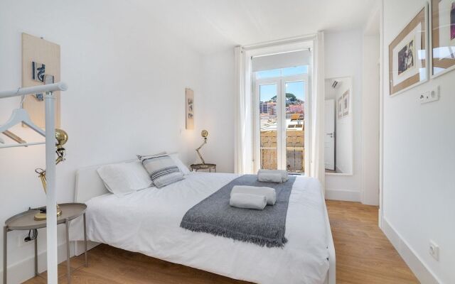 Modern Lisbon Apartments by SoulPlaces