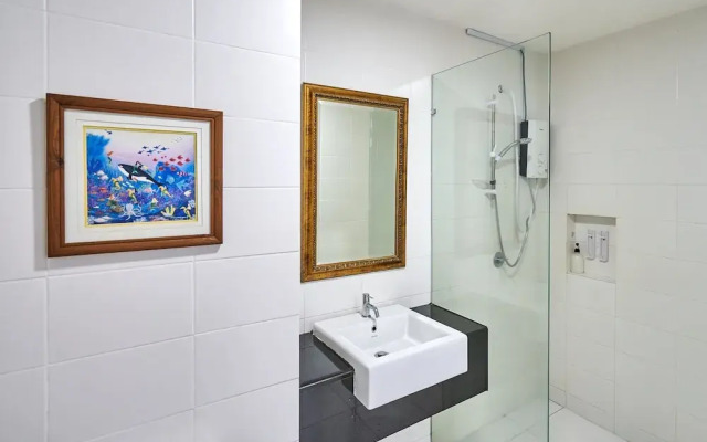 OYO Home 44001 Elegant Studio Setia Alam Trefoil