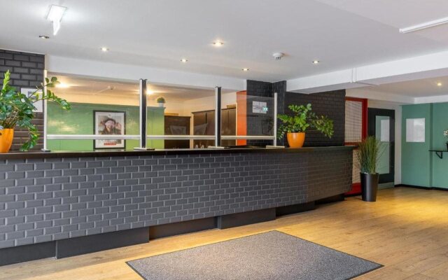 Good Morning + Berlin City East