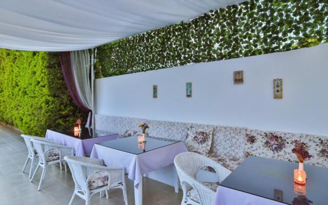 Kiraz Otel Alacati
