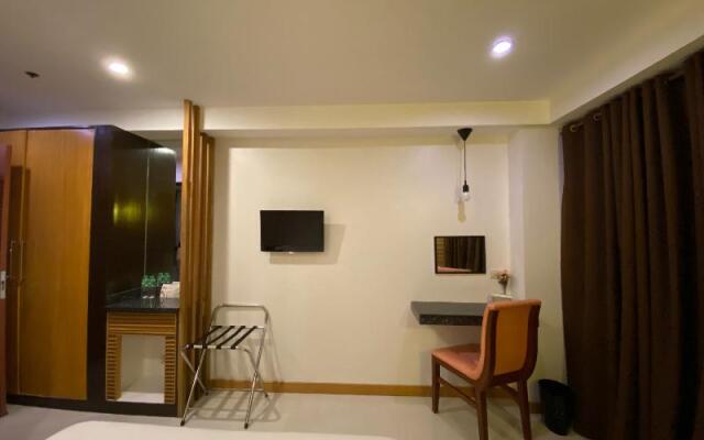 Capital O 820 Guijo Suites Makati