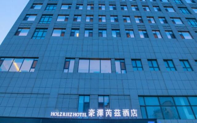 Holz Riez Hotel(Shenyang Yuhongshengjing Hospital Jilihu Street Metro Station)