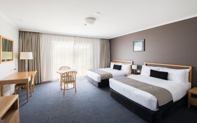 The Woden Hotel – Guest Rooms – Phillip