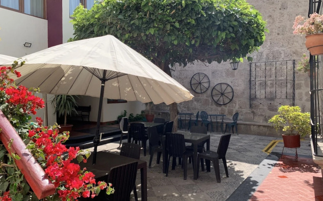 Los Tambos - Colonial