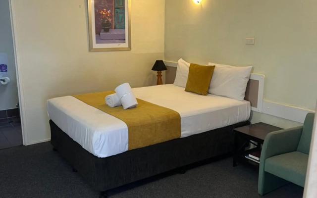 Biloela Centre Motel & Grevillea Steakhouse & Bar