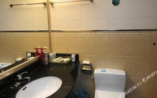 Karamay Baonai Business Hotel