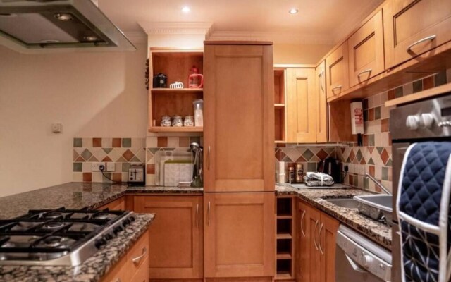 3-bed Apartment 5 Mins Walk to Boscombe Beach