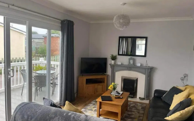Seasideescape-2br-sleeps4-parking-petsok-fireplace