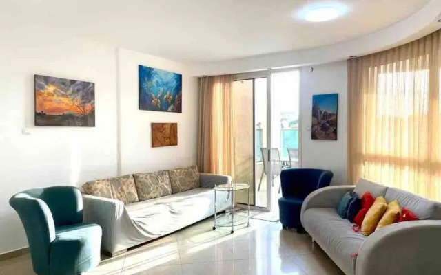 Sunny 3BR Apartment Golf Residence
