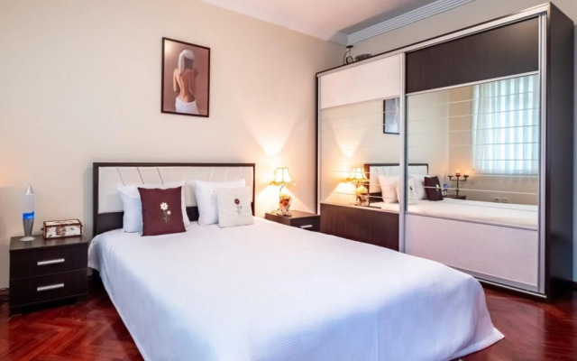Bright and Central Flat in Kadikoy With Balcony