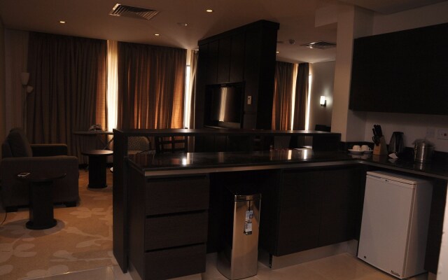 Golden Tulip Oniru Suites