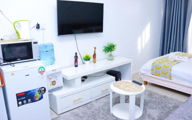 LaMeg Furnished Studio in Coral Bells Apartment