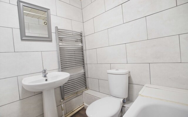 Short Stay Bristol - Freelands Front Apartment