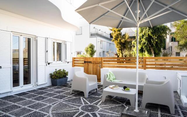 Thira Gold Suites