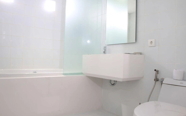 Berry Glee Thematic Hotel