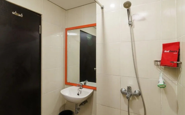 RedDoorz Plus near Sangkareang Park
