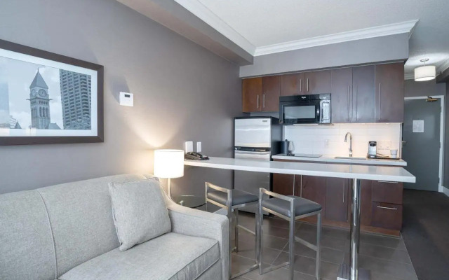 Stage West All-Suite Hotel & Theatre Restaurant