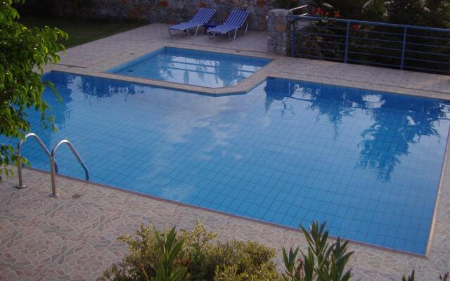 Villa in Lefkogia Crete With Swimming Pool