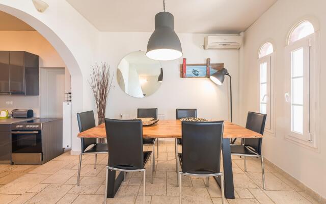 Luxury Home With Jacuzzi and Spectacular Sea Views for 8 Guests