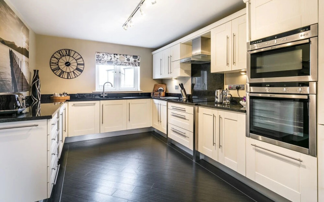 Golf Apartment @ Carus Green