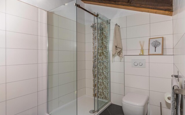 Beautiful Home in Kanfanar With Jacuzzi, Wifi and 7 Bedrooms