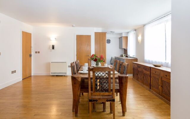 Spacious & Modern 3 Bedroom Apt Near Canary Wharf