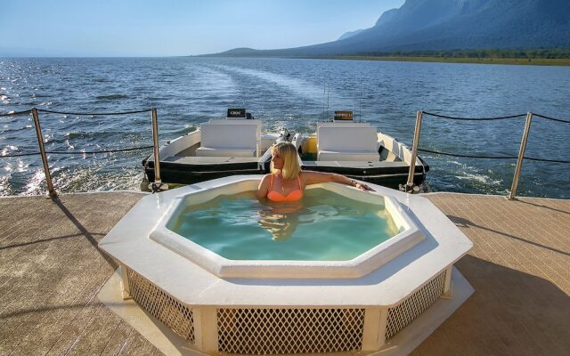 Shayamanzi Houseboats