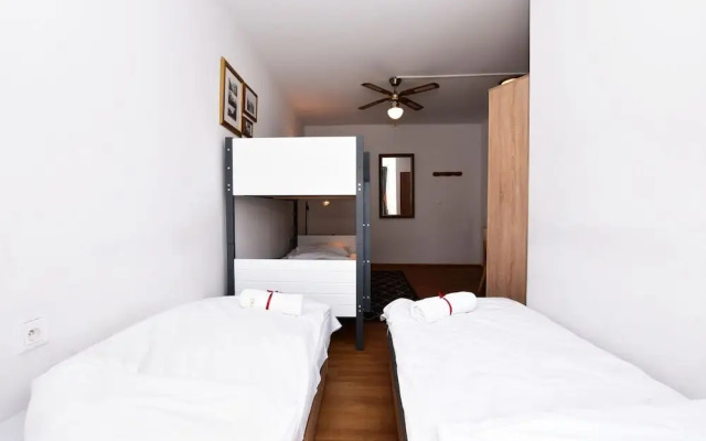 Dukes Hostel - Old Town