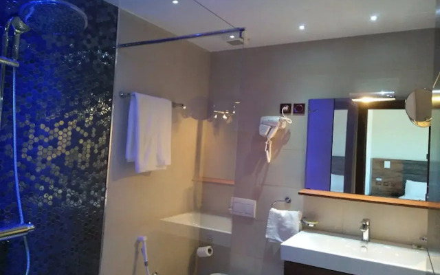 Barbarous Royal Hotel