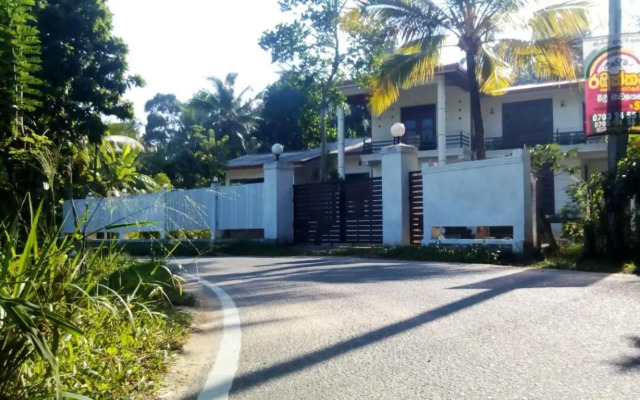 The Breeze Pinnawala Homestay