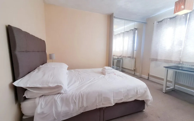 Room in Guest Room - Cosy Double Private Bedroom 2-3